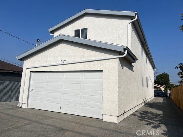 330 1/2 E 99th