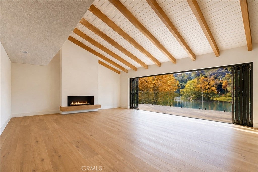 2232 East Lakeshore Drive