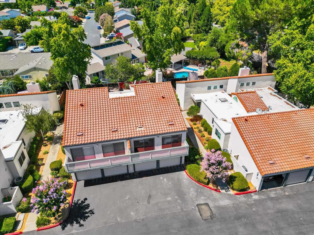 VALLEY PLAZA - Residential