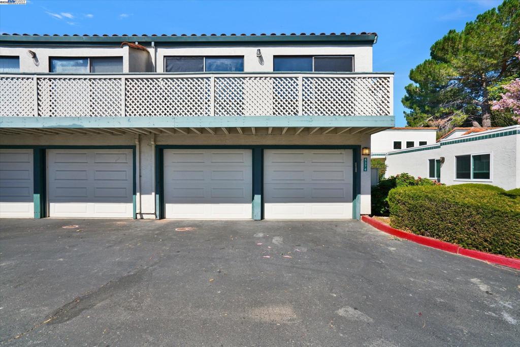 VALLEY PLAZA - Residential