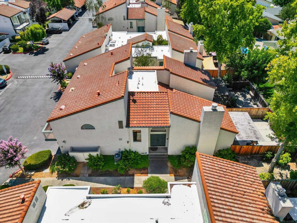 VALLEY PLAZA - Residential