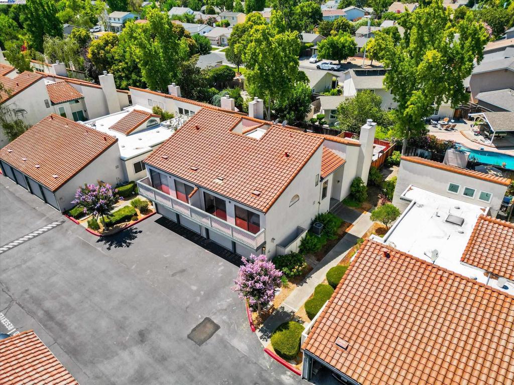 VALLEY PLAZA - Residential