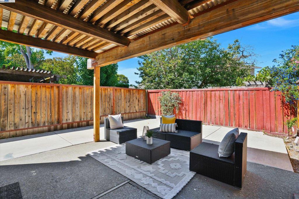 VALLEY PLAZA - Residential