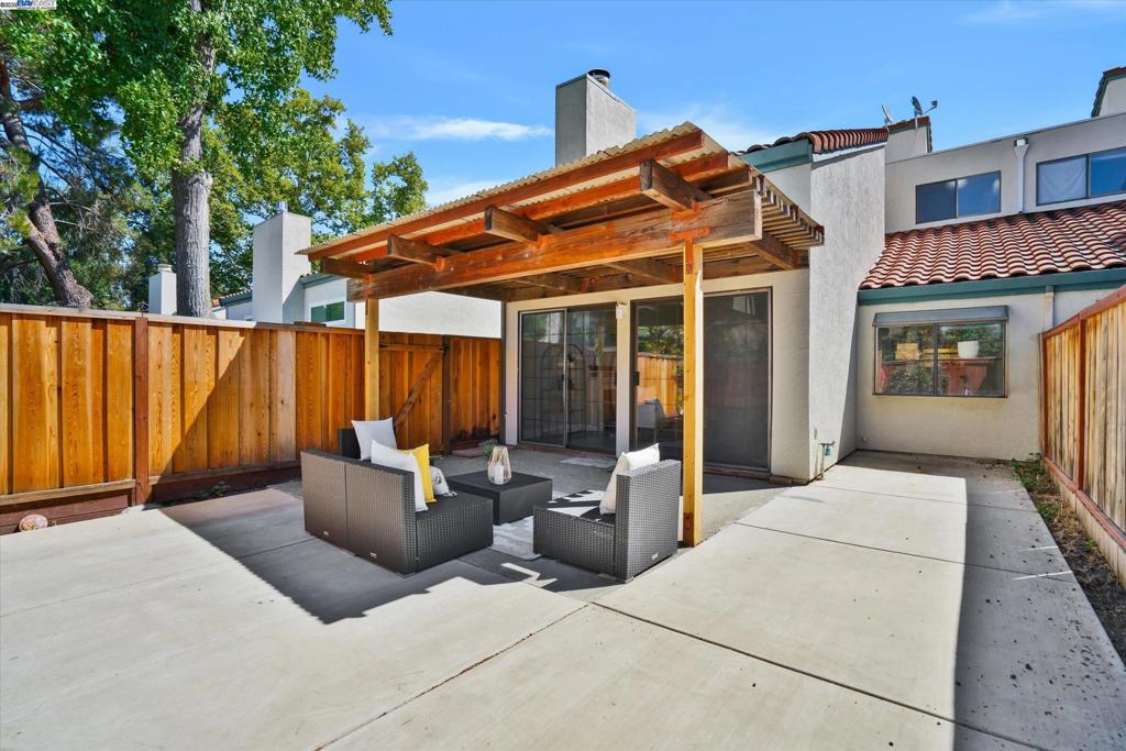 VALLEY PLAZA - Residential
