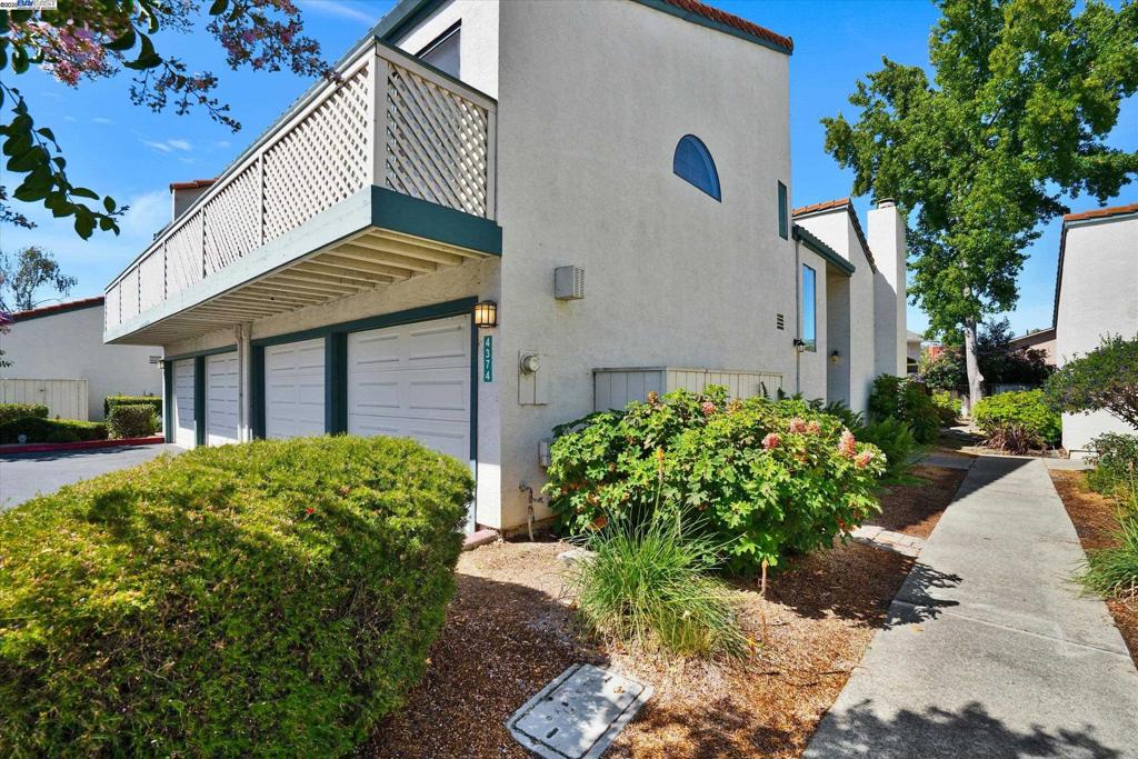 VALLEY PLAZA - Residential