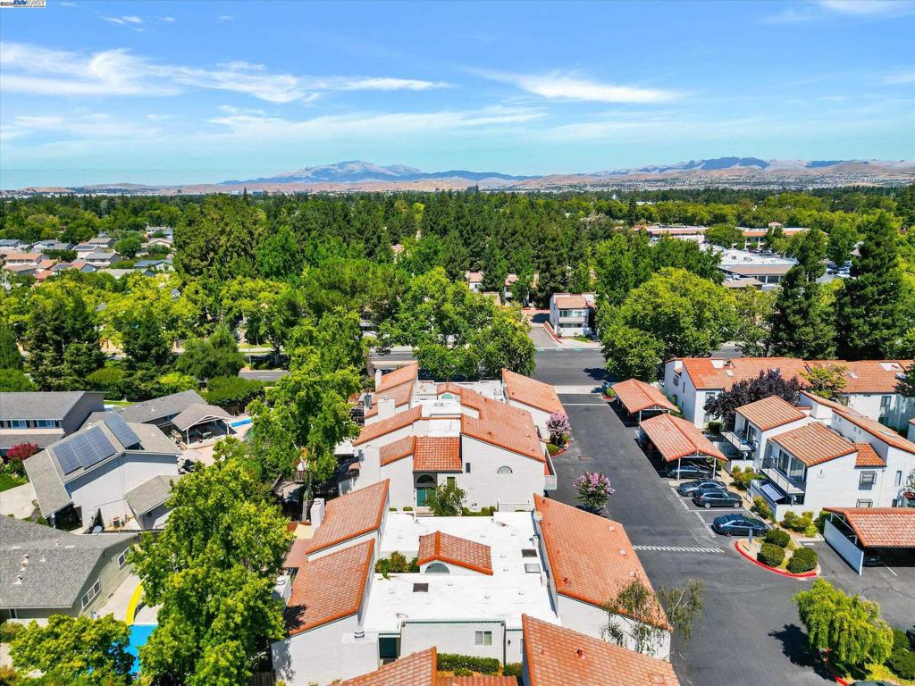 VALLEY PLAZA - Residential