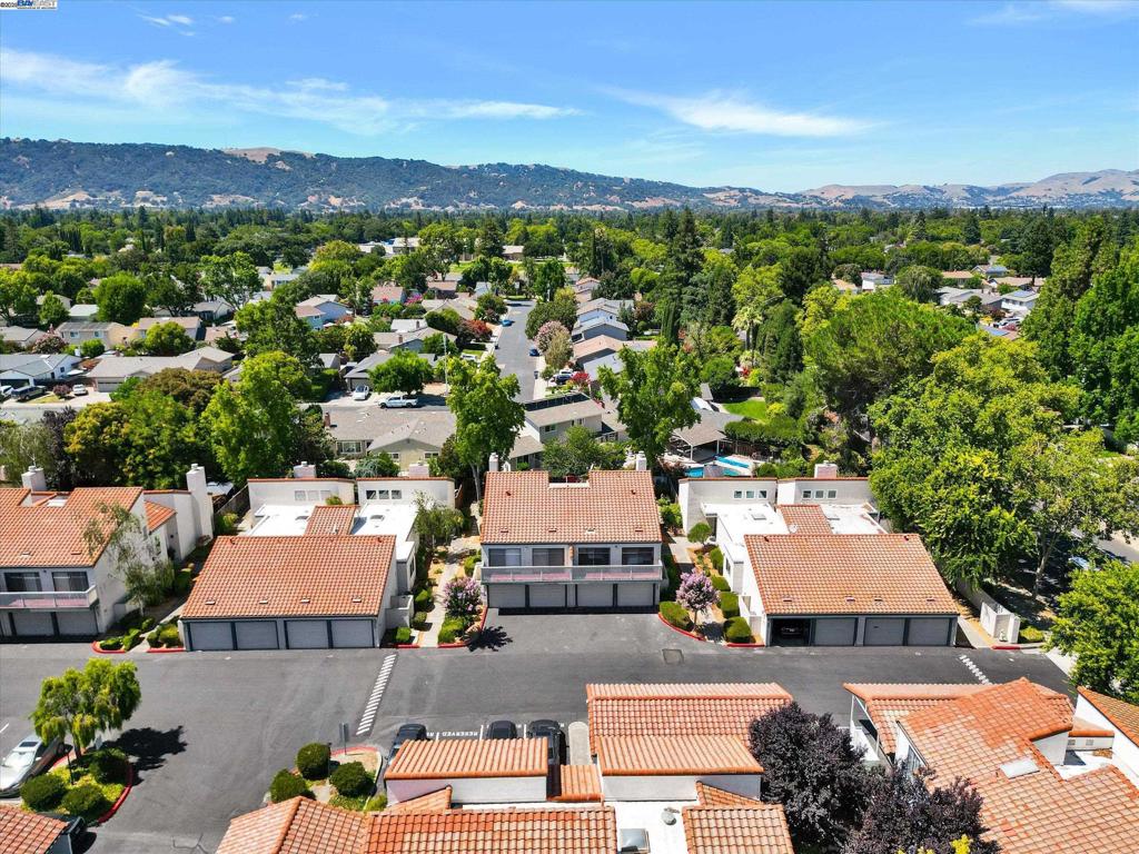 VALLEY PLAZA - Residential