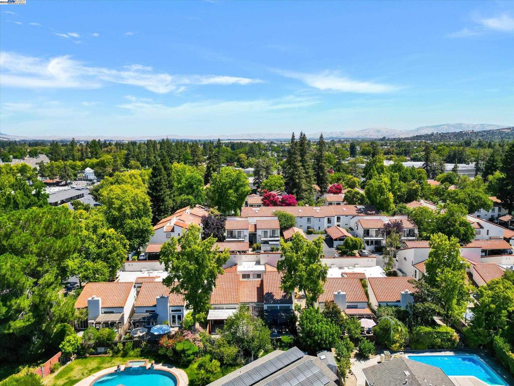 VALLEY PLAZA - Residential
