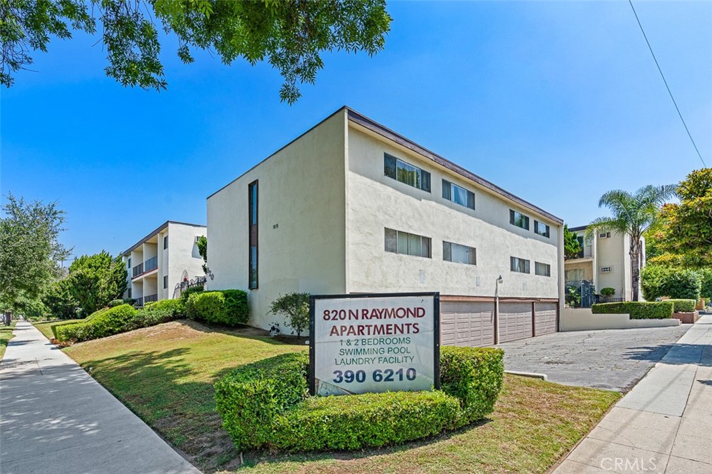 820 N Raymond Avenue