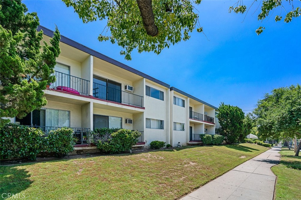 820 N Raymond Avenue