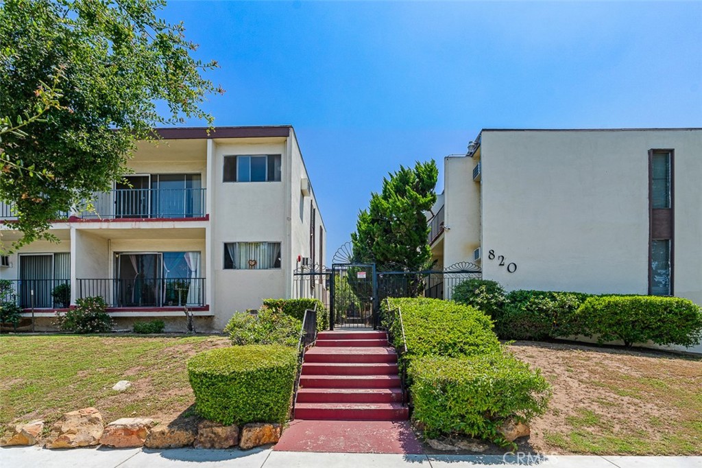 820 N Raymond Avenue