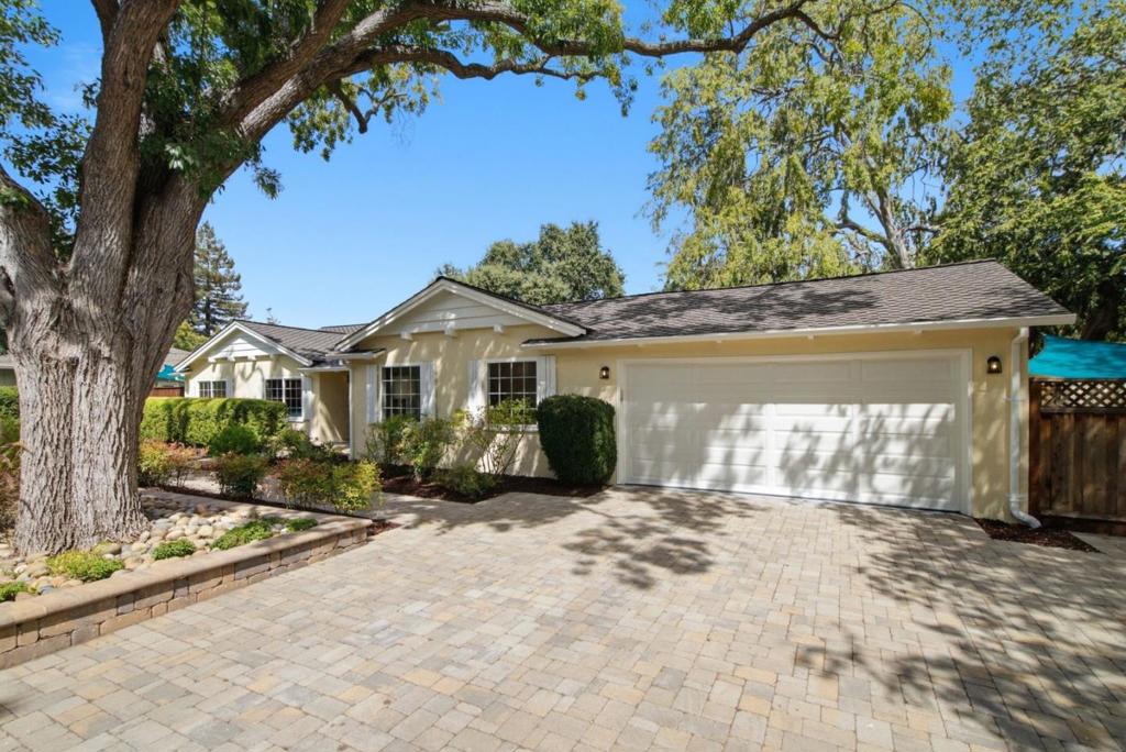 699 Rosita Avenue