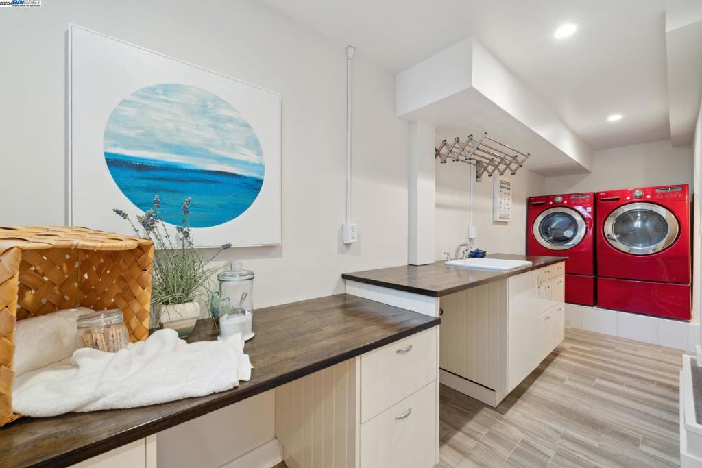 PLEASANTON HILLS - Residential