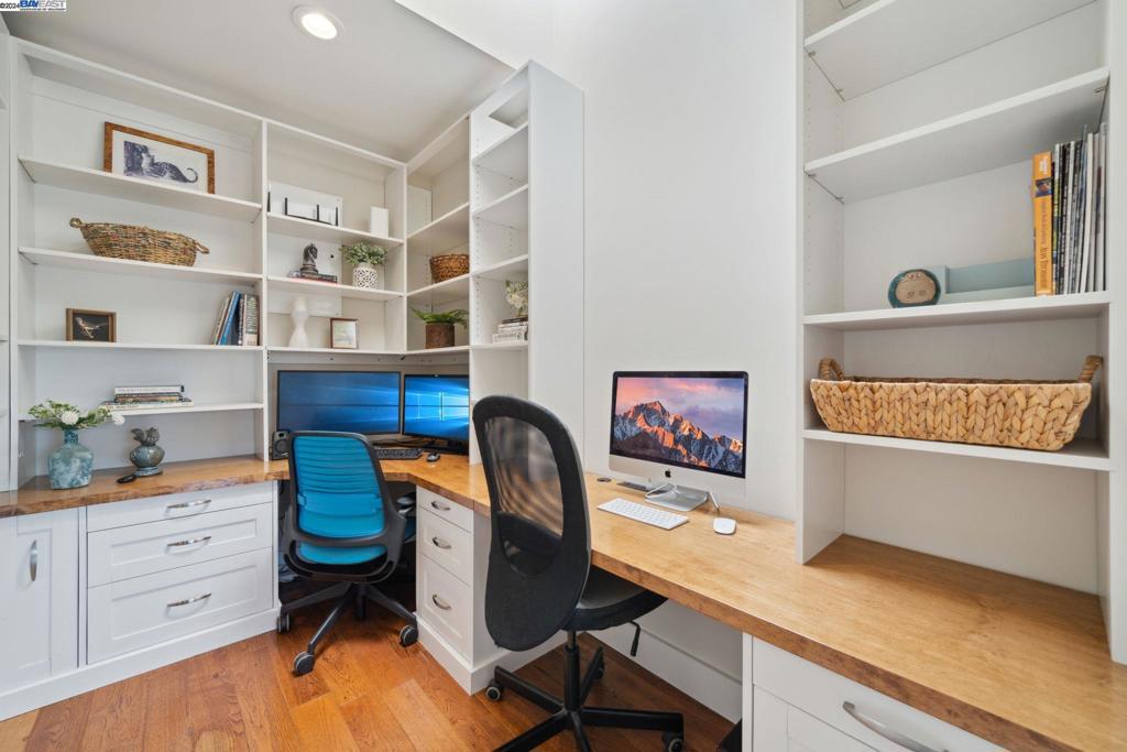 PLEASANTON HILLS - Residential