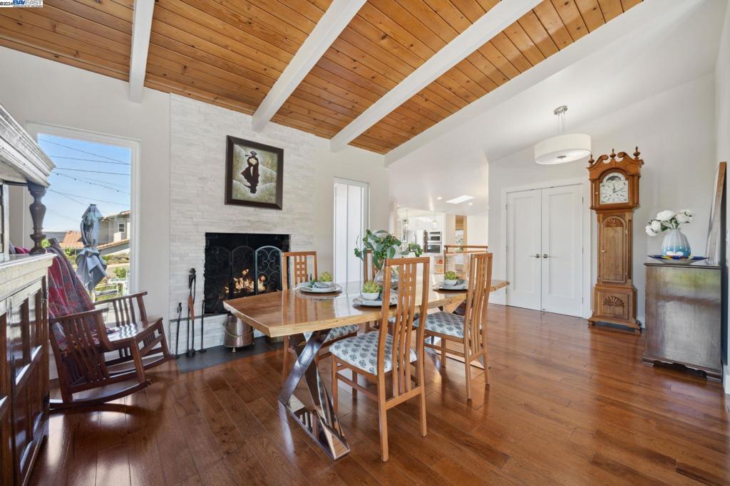 PLEASANTON HILLS - Residential