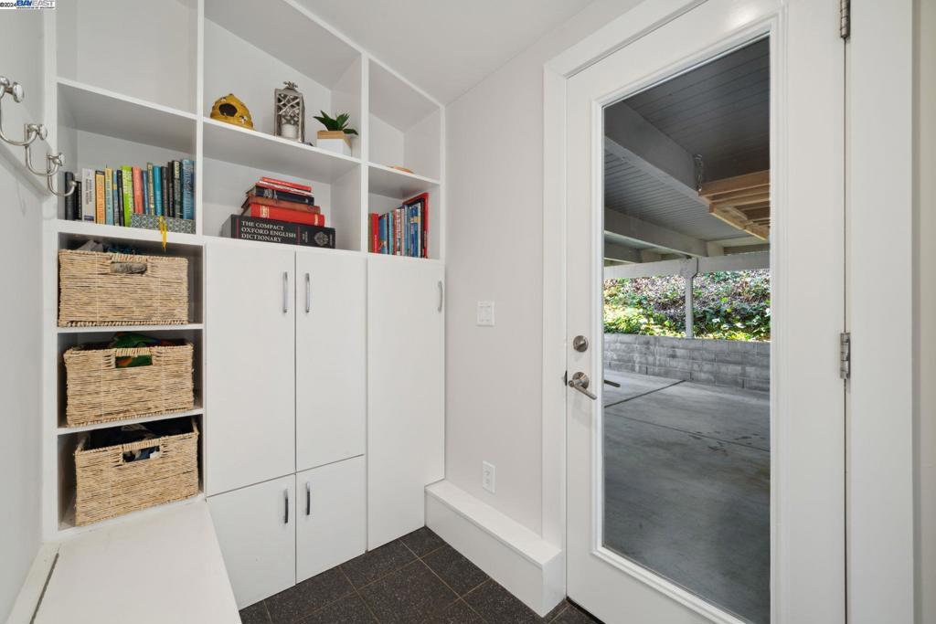 PLEASANTON HILLS - Residential