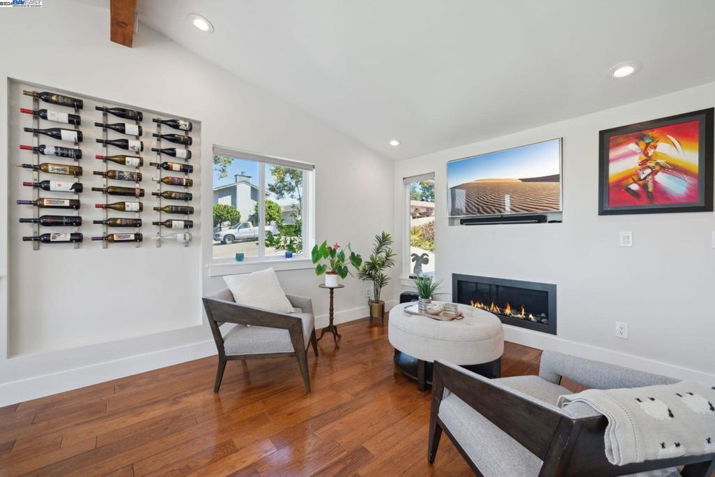 PLEASANTON HILLS - Residential