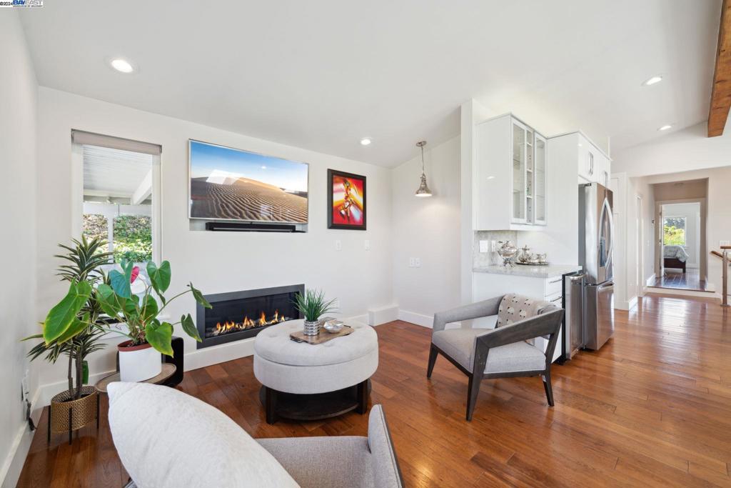 PLEASANTON HILLS - Residential