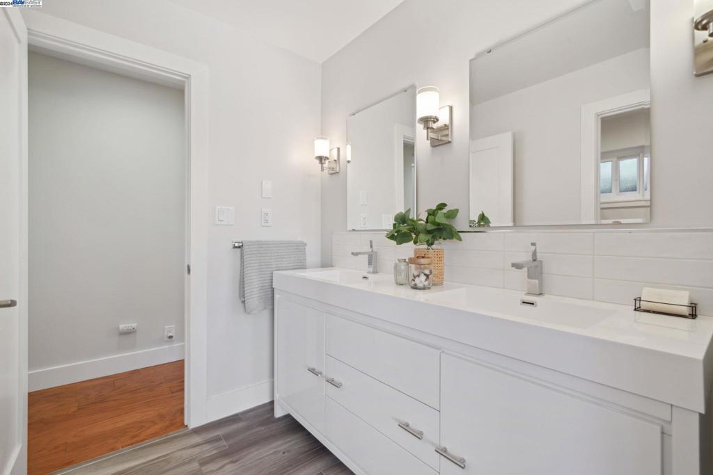 PLEASANTON HILLS - Residential