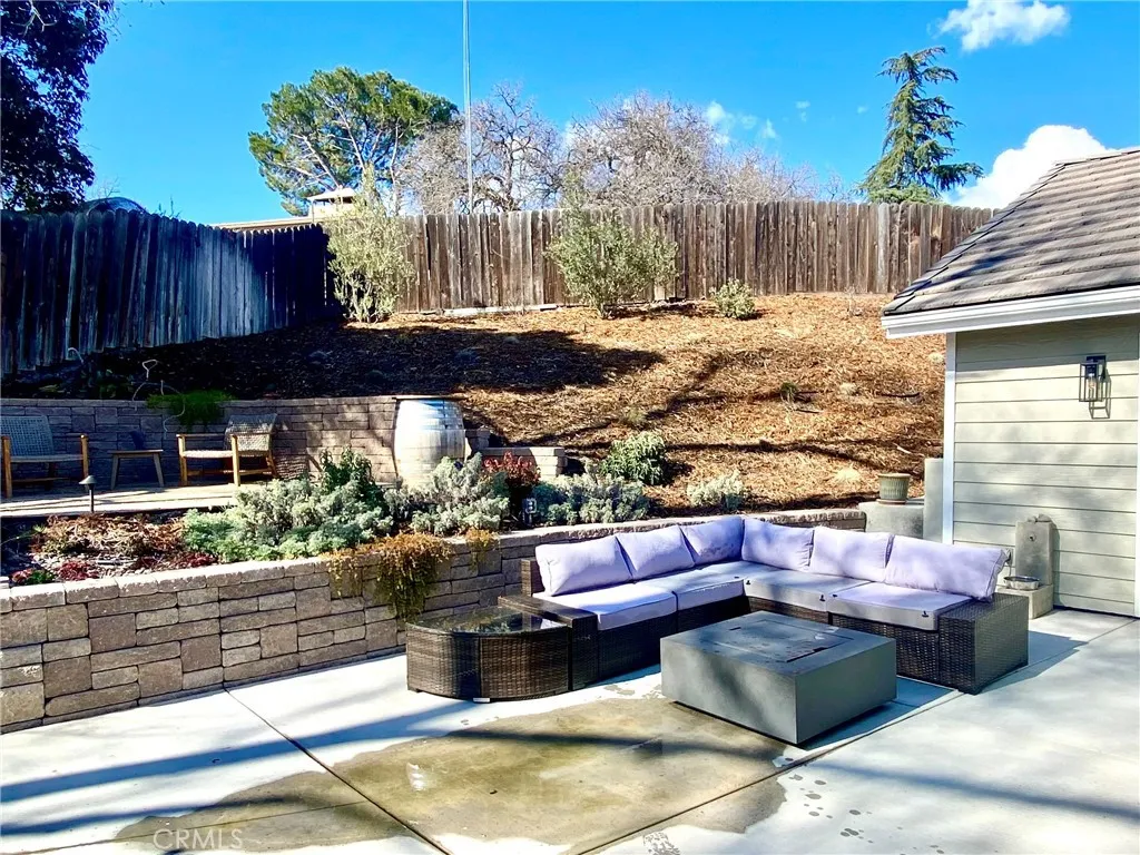 Paso Robles, California 93446, United States, 4 Bedrooms Bedrooms, ,3 BathroomsBathrooms,Residential,Active,234841