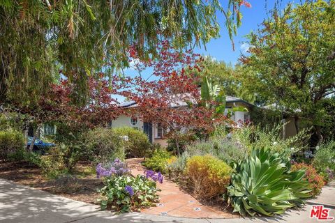Photo of 2822 Bagley Avenue, Los Angeles, CA 90034 (MLS # 26833647)