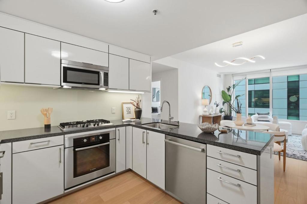 338 Spear Street 6A