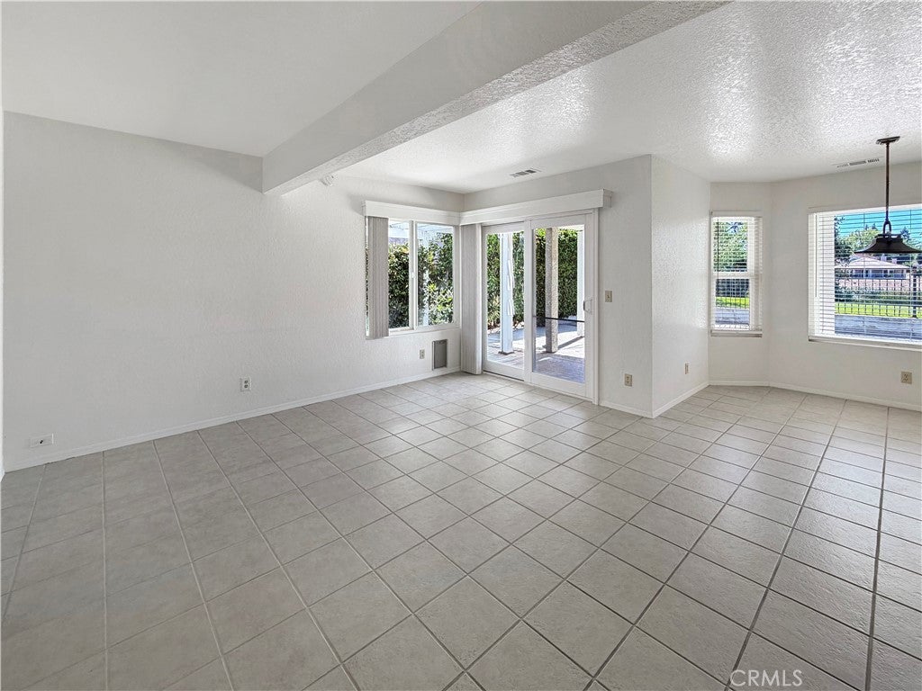 928 Saint Ann