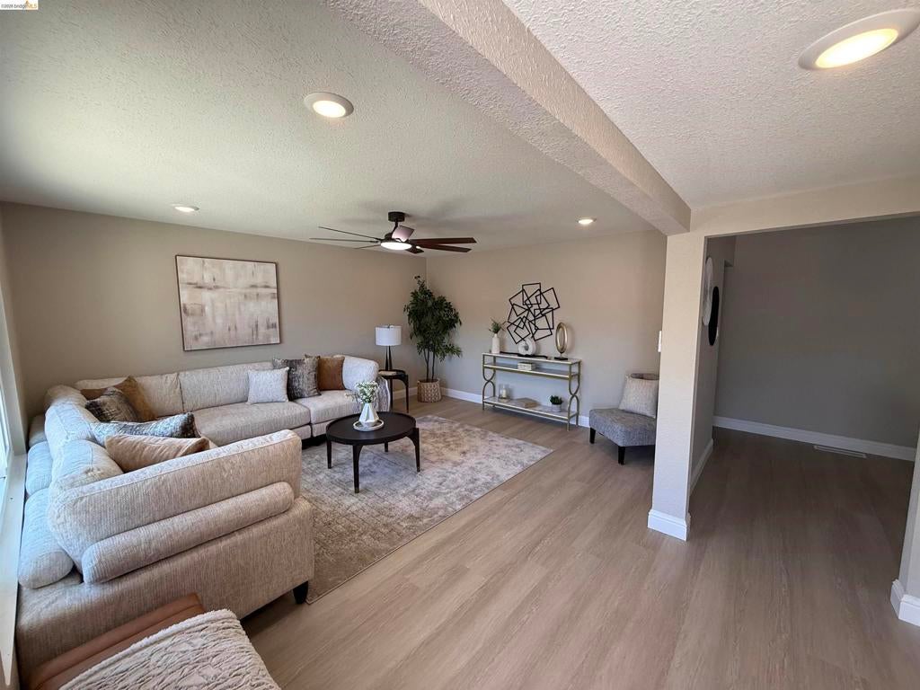 1124 Monterey Dr