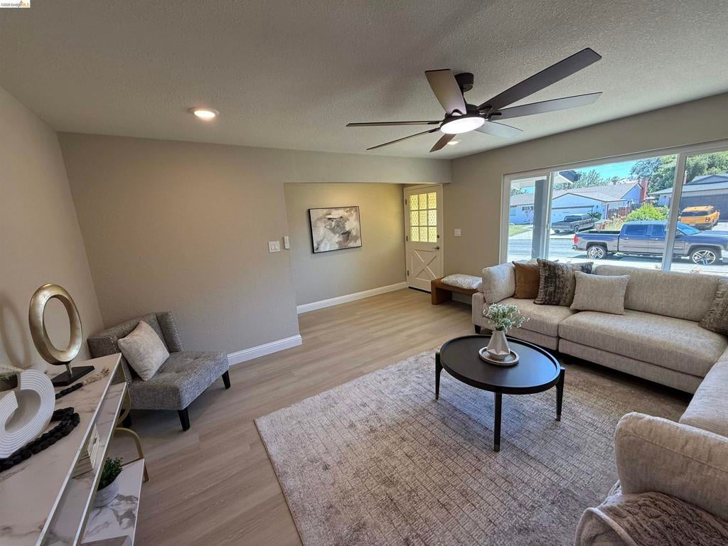 1124 Monterey Dr