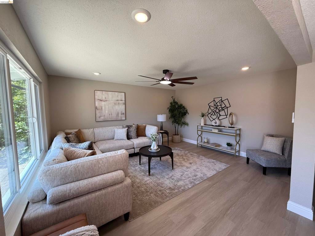 1124 Monterey Dr