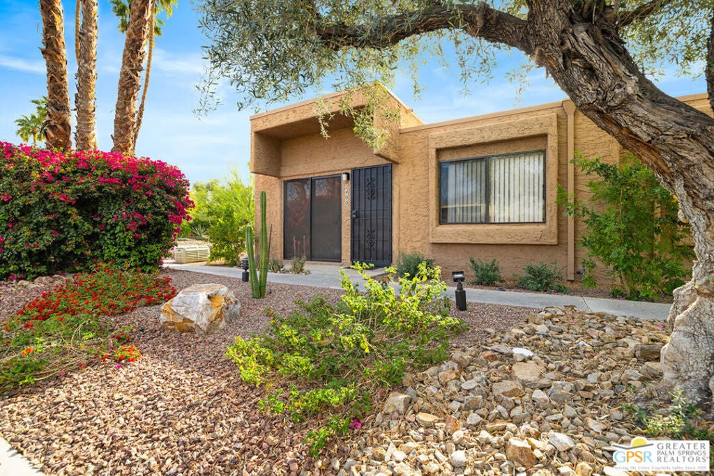 2400 Los Coyotes Drive