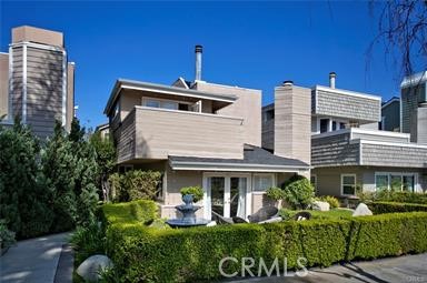 This beautifully appointed 3 bedroom 2 ½ back condo situated in the heart of Corona Del Mar. Features include a gourmet kitchen, kitchen bar opening up to family room with patio and hardwood flooring. Interior laundry room is below the hallway bar, wine fridge. The master suite on 1st floor and entry level features carpet, full bath, closet and opens to a patio. The two other bedrooms are on the 2nd floor sharing a large bathroom, carpeted and both have decks to the outside. Includes an attached 1 car garage. Walking distance from Big Corona Beach, shopping, restaurants, Grand Howard Park and the Oasis Center.
