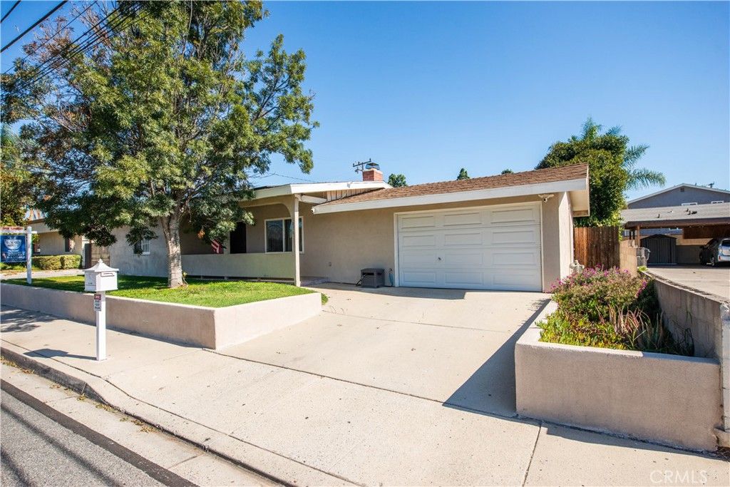 Photo of 1876 Duncan St, Simi Valley, CA 93065 (MLS # SR25246185)