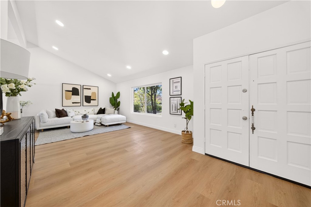 6764 E Swarthmore