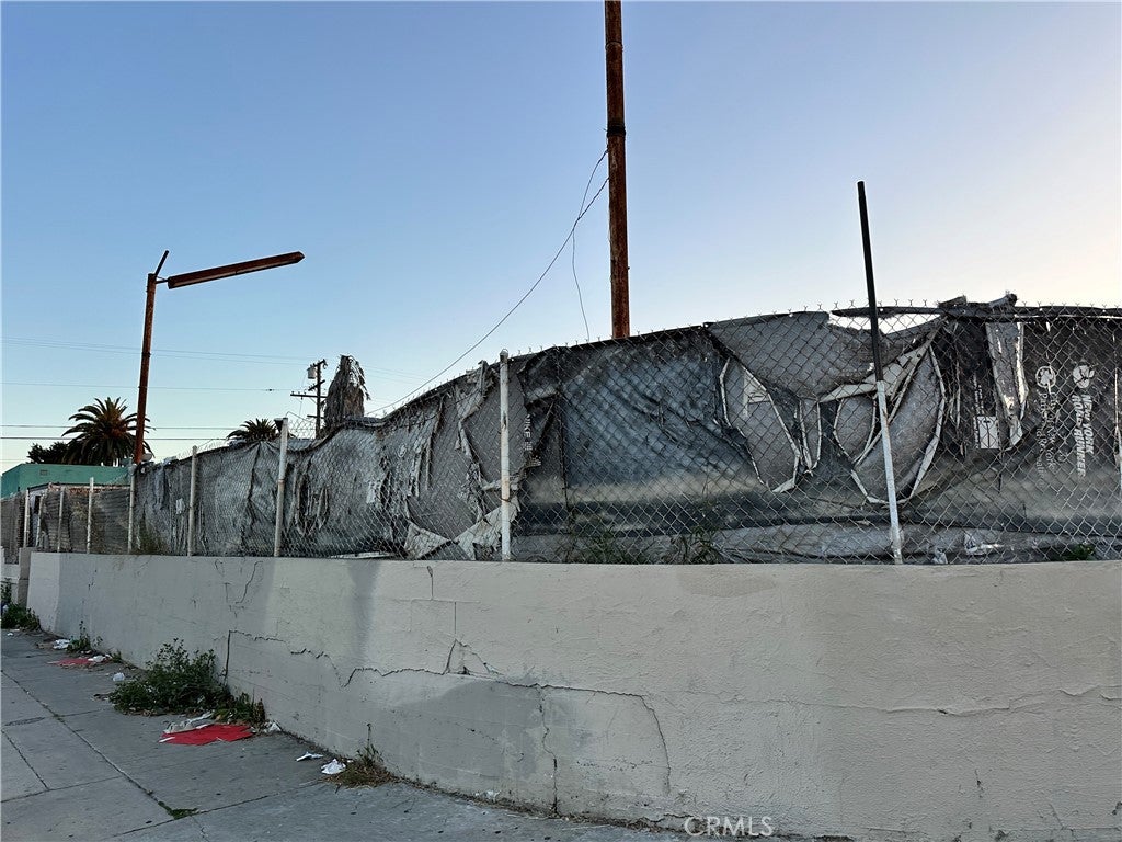 10305 S Normandie