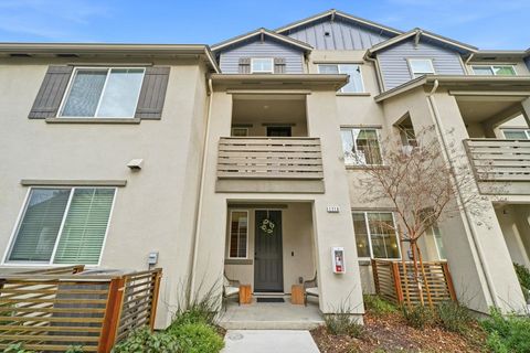 Photo of 1718 Pedrozzi Cmn, Livermore, CA 94551 (MLS # 41121559)