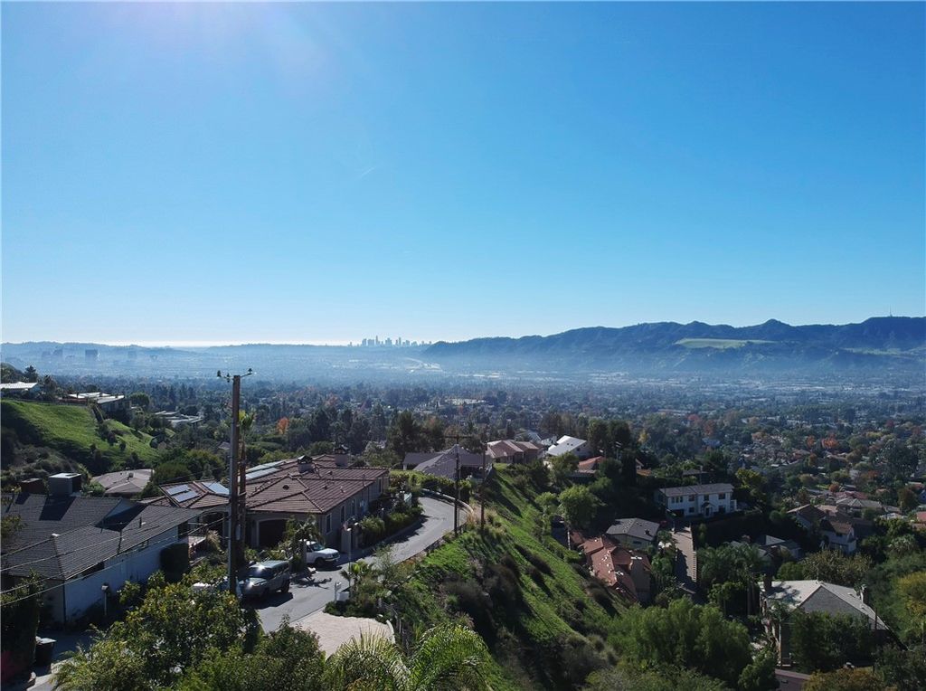 Photo of 1063 Via Alta, Burbank, CA 91501 (MLS # BB25266456)