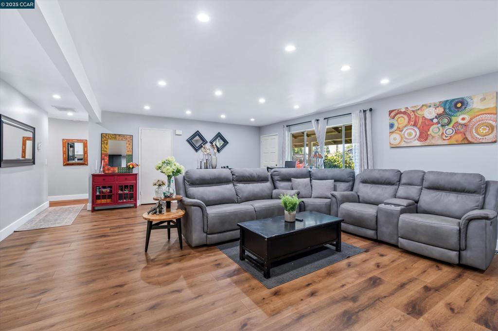 8037 Santa Barbara Dr