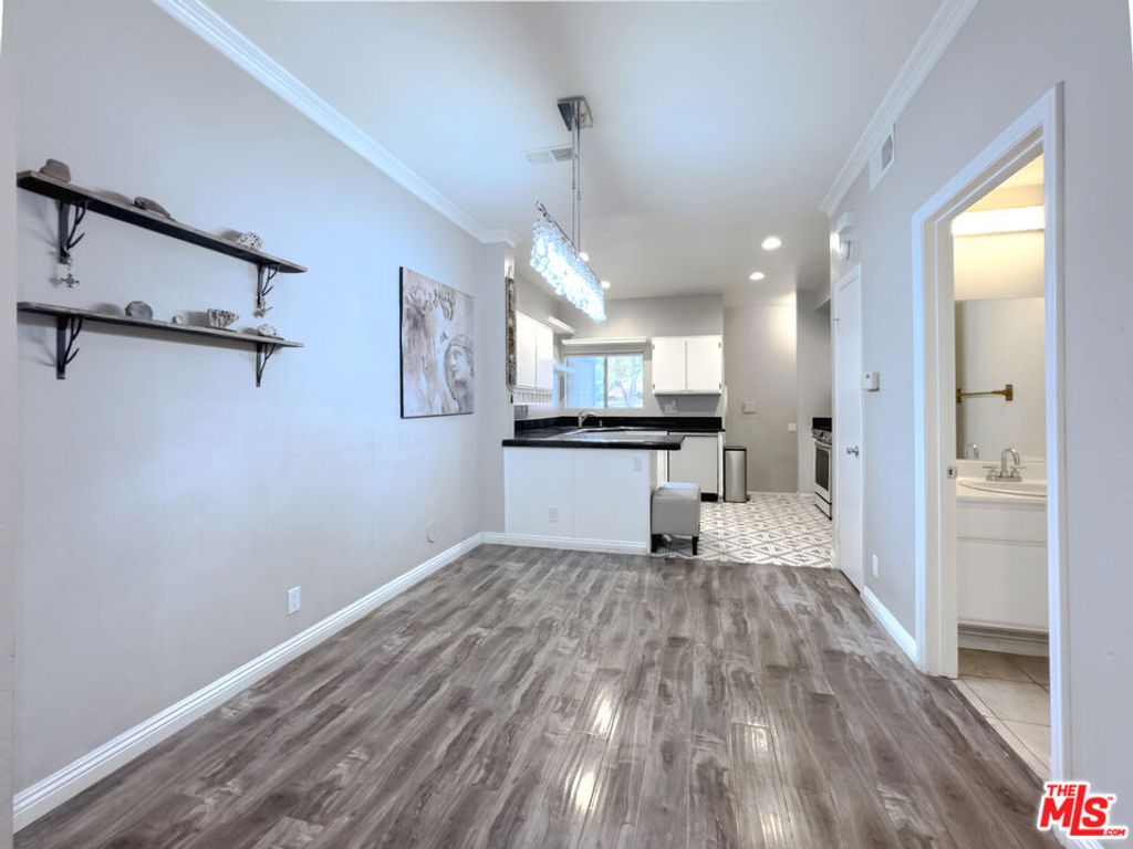 Photo of 227 Via Colinas, Thousand Oaks, CA 91362 (MLS # 25625495)