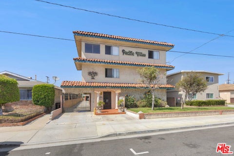 Photo of 4047 W 136th Street, Hawthorne, CA 90250 (MLS # 26985583)
