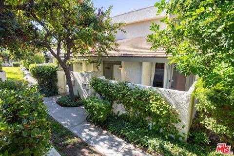 Photo of 11848 Moorpark Street #A, Studio City, CA 91604 (MLS # 26644797)