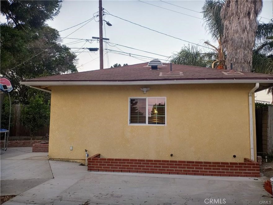 Guesthouse/Studio (400 sf ft) available located in a nice area of Anaheim. FULLY REMODELED. Kitchen with white shaker-style cabinets, soft-close hinges, and granite countertops. The bathroom has been beautifully remodeled with a tiled shower, glass door, and new toilet. b A total of 4 windows in this unit with porcelain tile flooring, Washer, Dryer and Refrigerator included.   Ice maker connection line available for the fridge. The ceiling and walls are fully insulated. It also features a Pioneer Minisplit HVAC and tankless water heater. The space for the laundry center is 34" width x 32" depth. Fits the GE 3.8 cu. ft. laundry center or 2.3 cu. ft. The space for the fridge fits a 30" width fridge. Utilities are extra at $100 per month( water, gas, electricity, trash and complimentary WIFI)