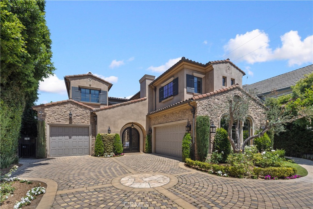 423 W Lemon Avenue