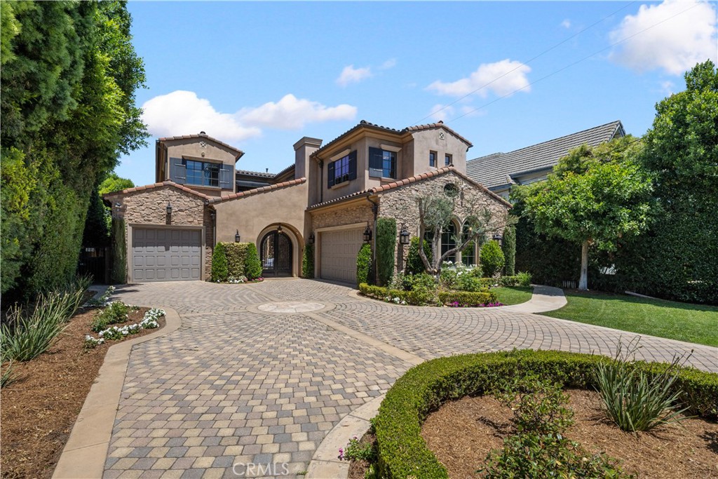 423 W Lemon Avenue