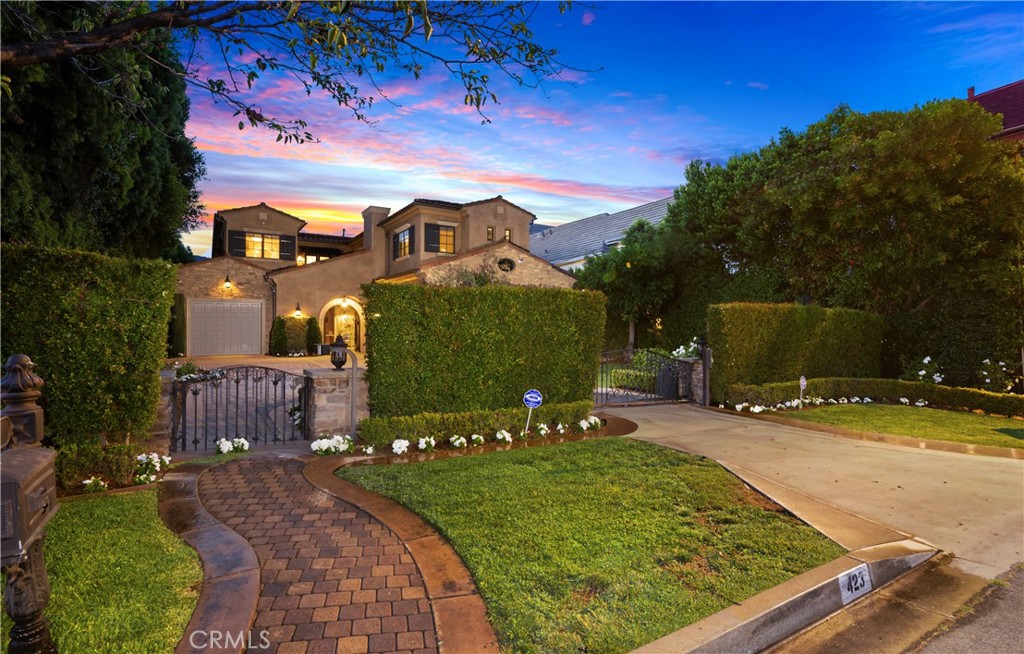 423 W Lemon Avenue