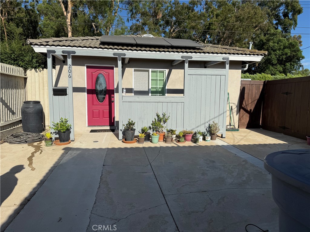LOCATED IN A VERY QUIET NEIGHBORHOOD. CHARMING 1 BEDROOM, 1 BATH ADU AVAILABLE FOR LEASE. THIS PRIVATE UNIT FEATURES A BRIGHT LIVING AREA MODERN KITCHEN, AND A COMFORTABLE BEDROOM WITH AMPLE CLOSET SPACE. ENJOY THE CONVENIENCE OF A PRIVATE ENTRANCE AND EASY ACCESS TO LOCAL AMENITIES. IDEAL FOR THOSE SEEKING A QUIET, COZY HOME. ALL UTILITIES ARE INCLUDED IN THE LEASE. PARKING AVAILABLE . READY TO MOVE IN NOW.. MOVE REQUIREMENT 1ST MONTH AND SECURITY DEPOSIT $3950. RENT SPREE APPLICATION NEEDED.