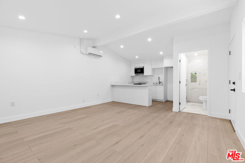 Be the first to live in this brand-new 1-bedroom, 1-bathroom ADU nestled in a quiet residential neighborhood of Tujunga. This beautifully built unit features recessed lighting, laminate flooring, quartz countertops, and stainless steel appliances throughout. Enjoy stackable laundry hook-ups, modern finishes, and an open, airy layoutall completely unused and move-in ready. Surrounded by serene mountain views, this ADU offers a peaceful retreat with easy access to city conveniences. Tenant pays electricity only. A rare opportunity to live in a pristine space in one of Tujunga's most tranquil settings.