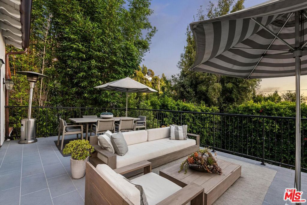 1512 Sunset Plaza Drive