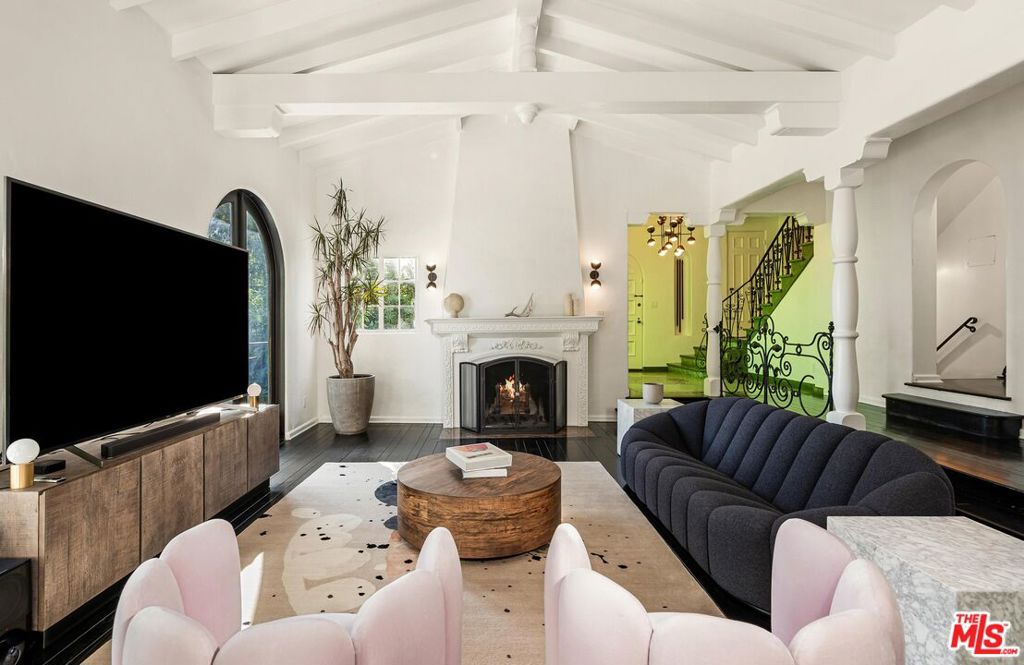 1512 Sunset Plaza Drive