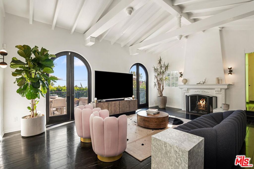 1512 Sunset Plaza Drive